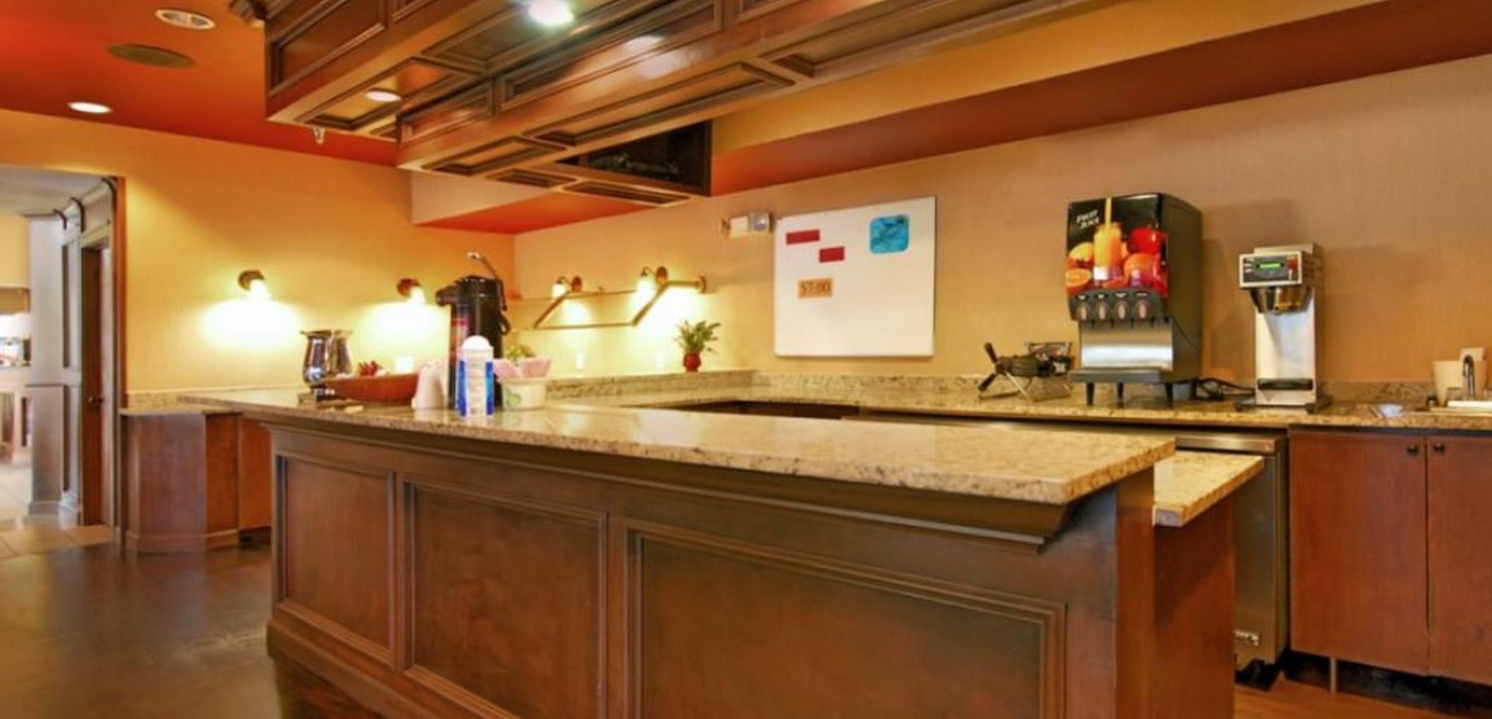 Quality Inn & Suites Denver Airport - Gateway Park Аврора Экстерьер фото