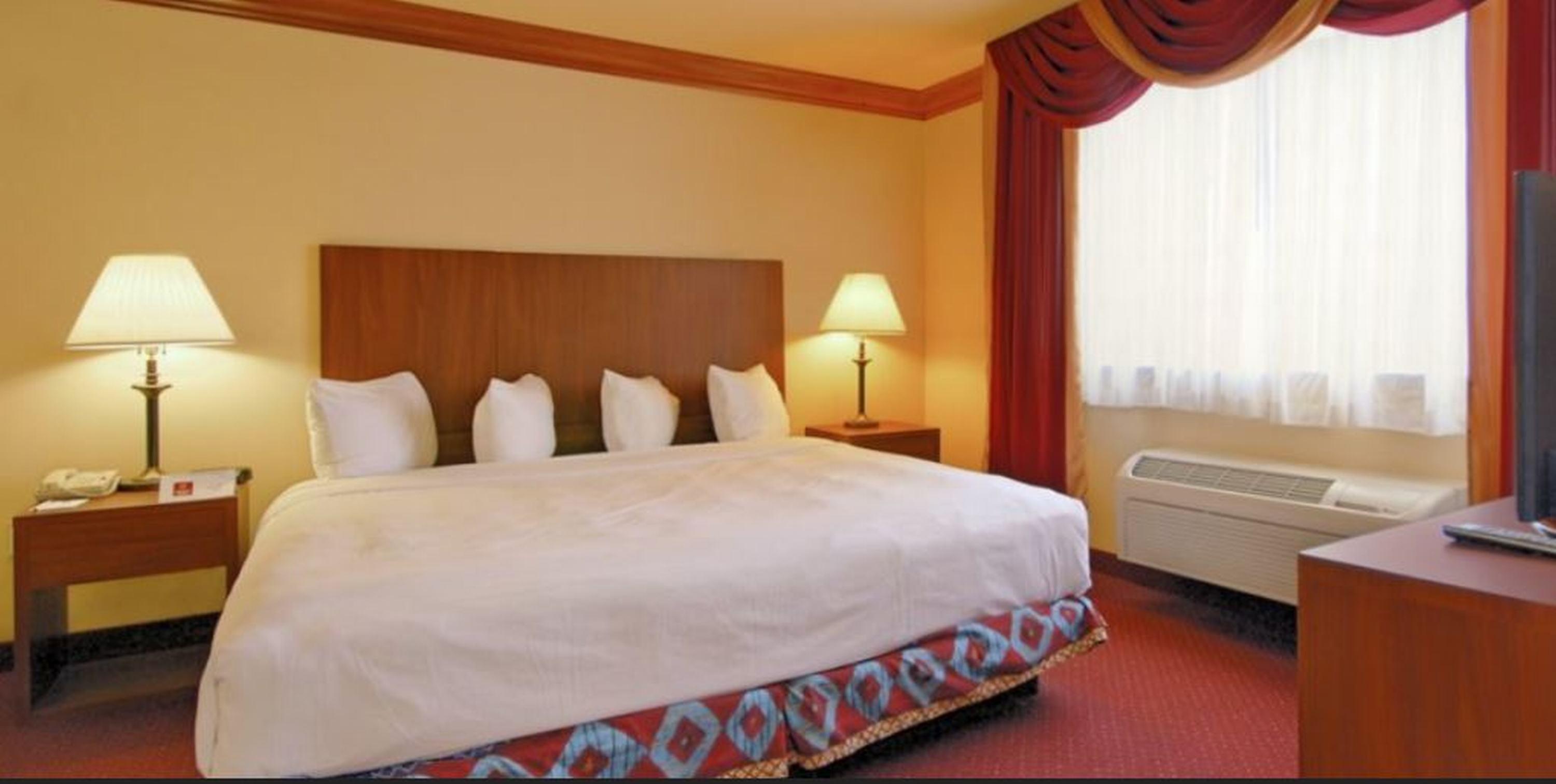 Quality Inn & Suites Denver Airport - Gateway Park Аврора Экстерьер фото