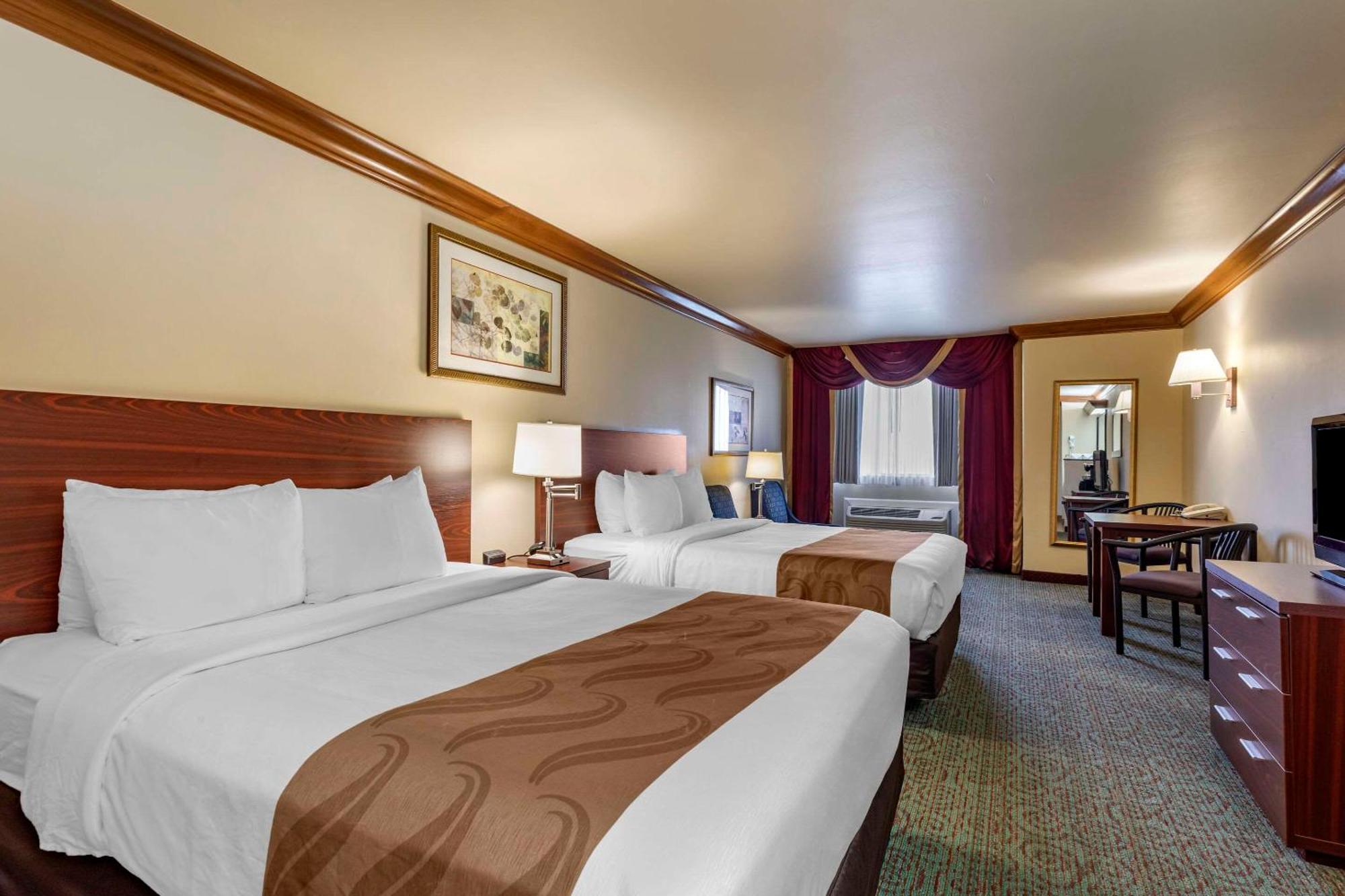 Quality Inn & Suites Denver Airport - Gateway Park Аврора Экстерьер фото