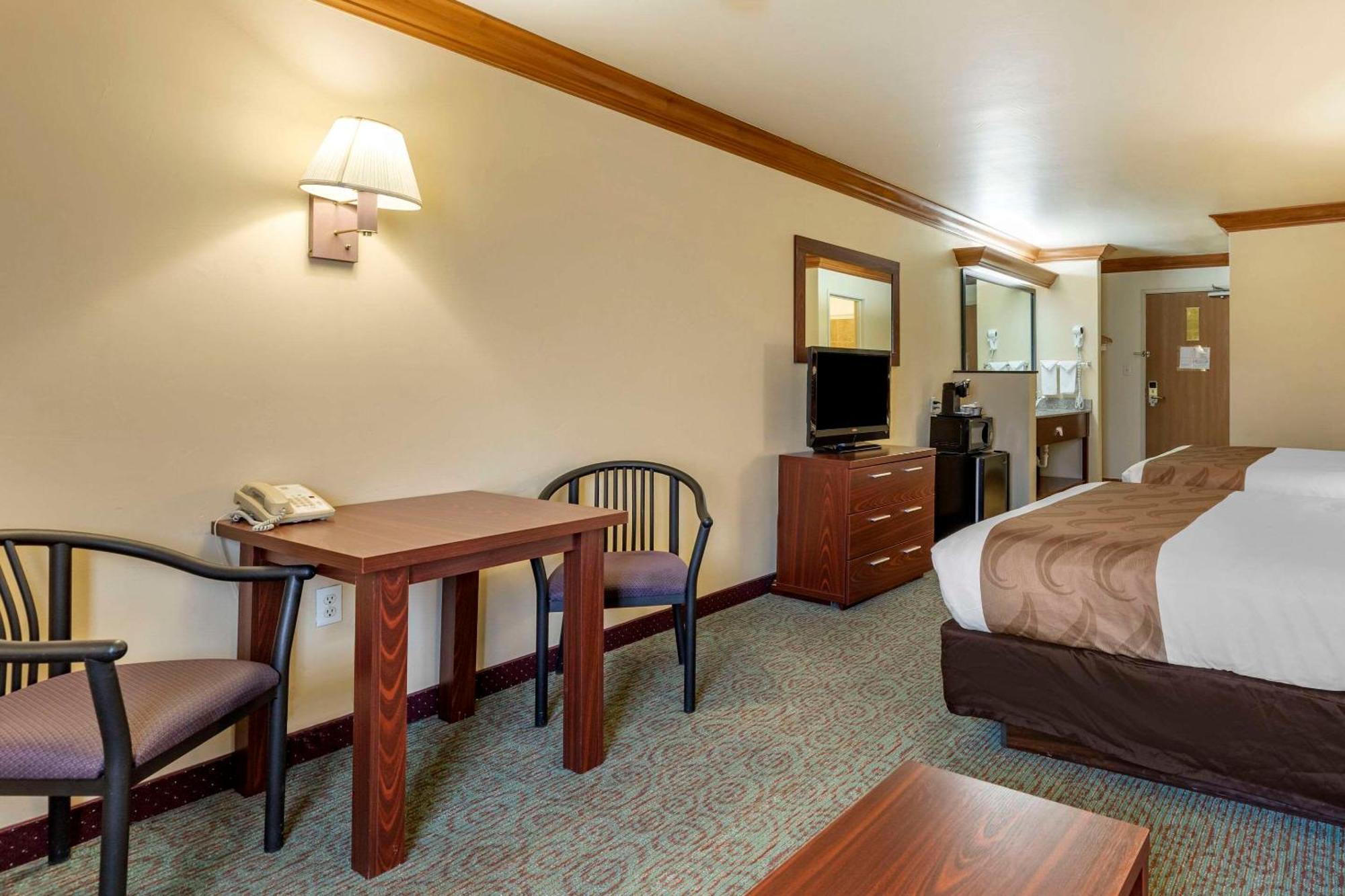 Quality Inn & Suites Denver Airport - Gateway Park Аврора Экстерьер фото