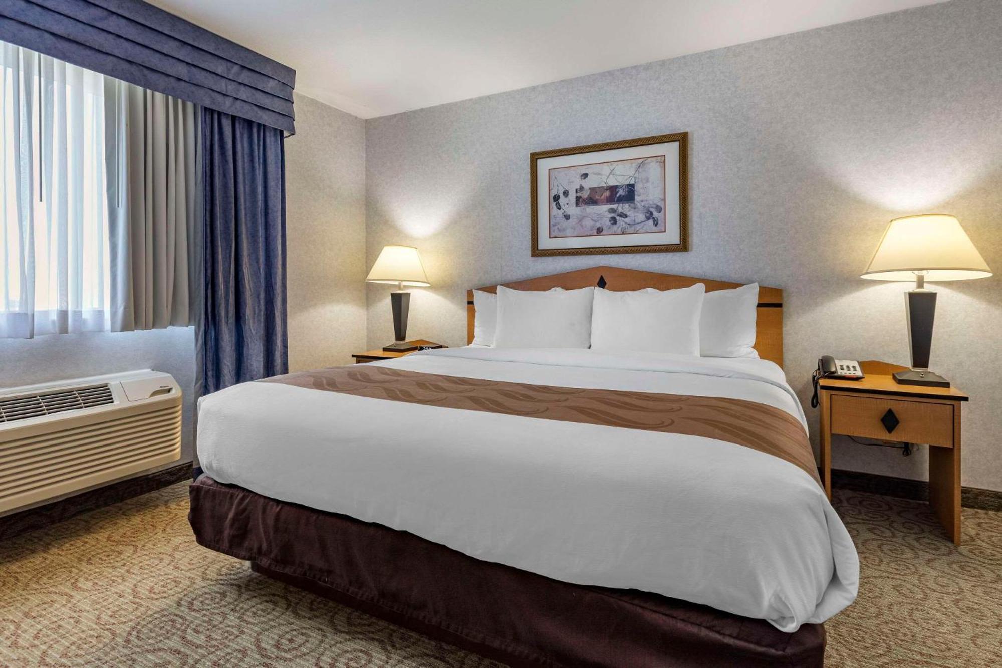 Quality Inn & Suites Denver Airport - Gateway Park Аврора Экстерьер фото