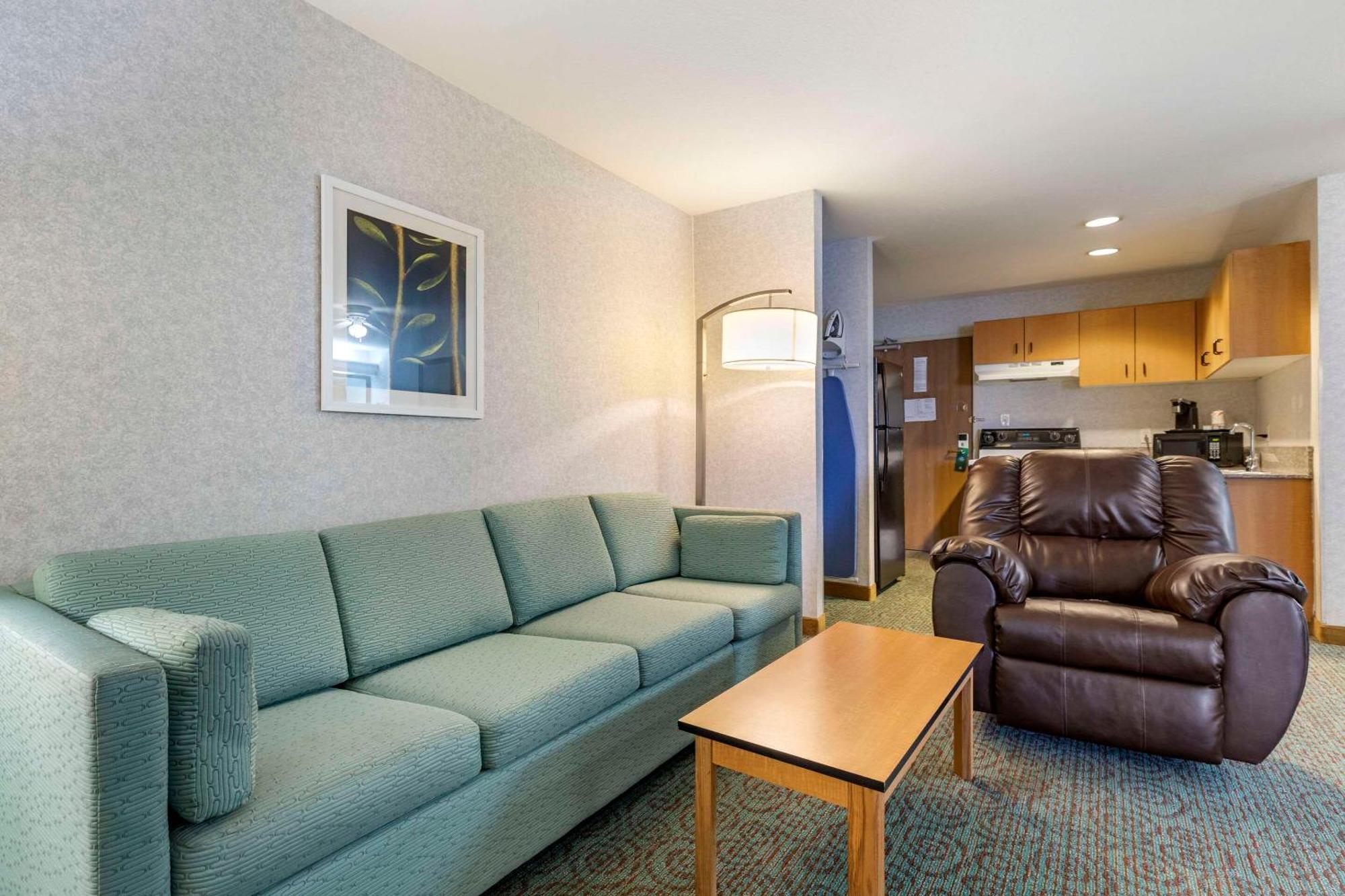 Quality Inn & Suites Denver Airport - Gateway Park Аврора Экстерьер фото