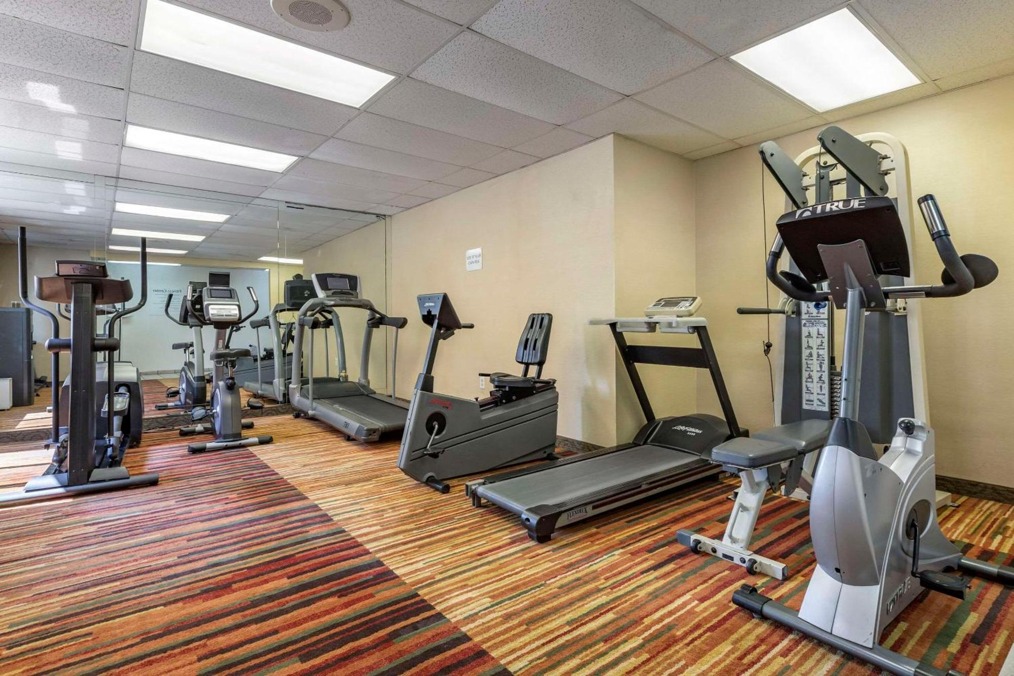 Quality Inn & Suites Denver Airport - Gateway Park Аврора Экстерьер фото