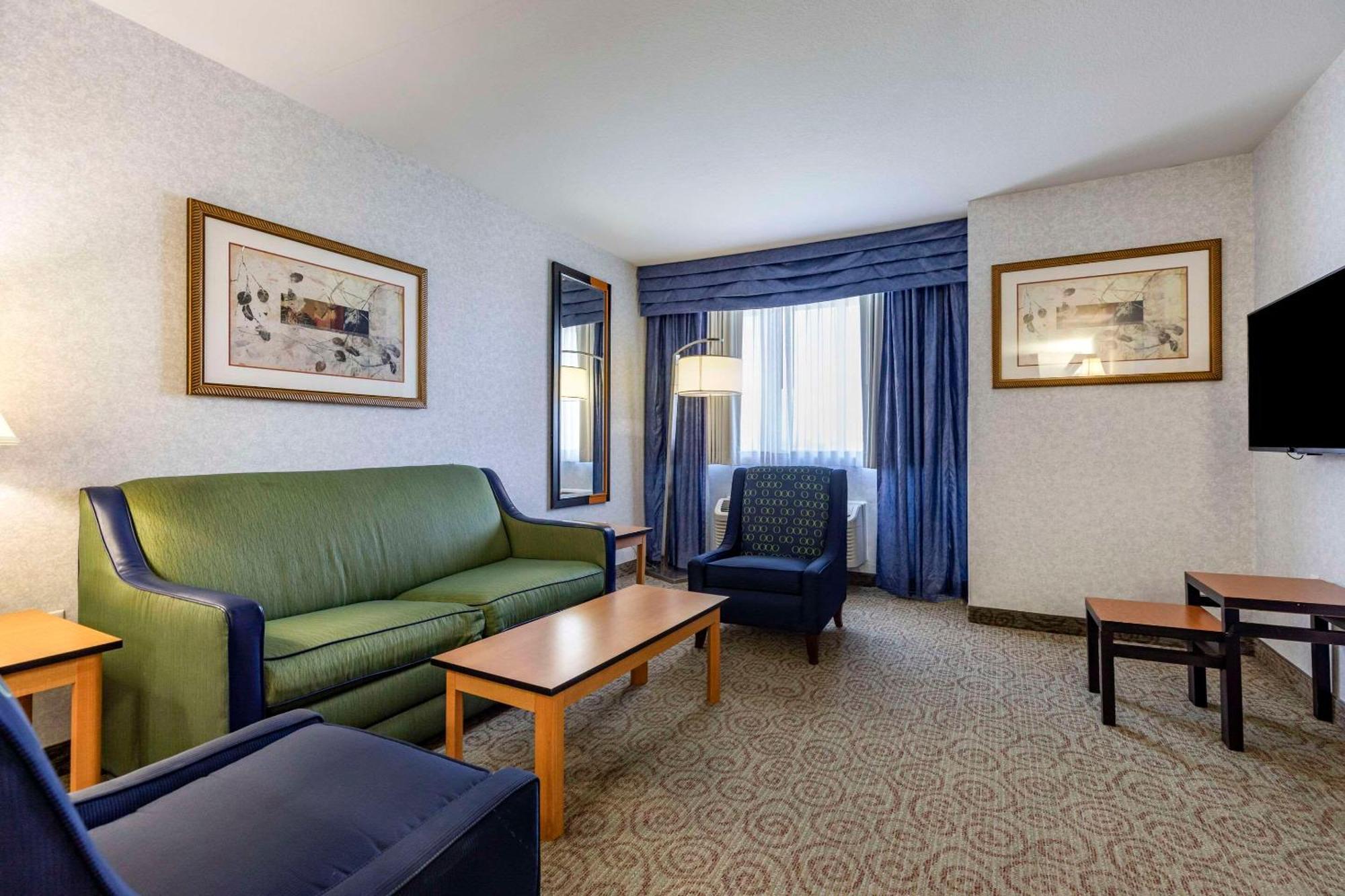 Quality Inn & Suites Denver Airport - Gateway Park Аврора Экстерьер фото