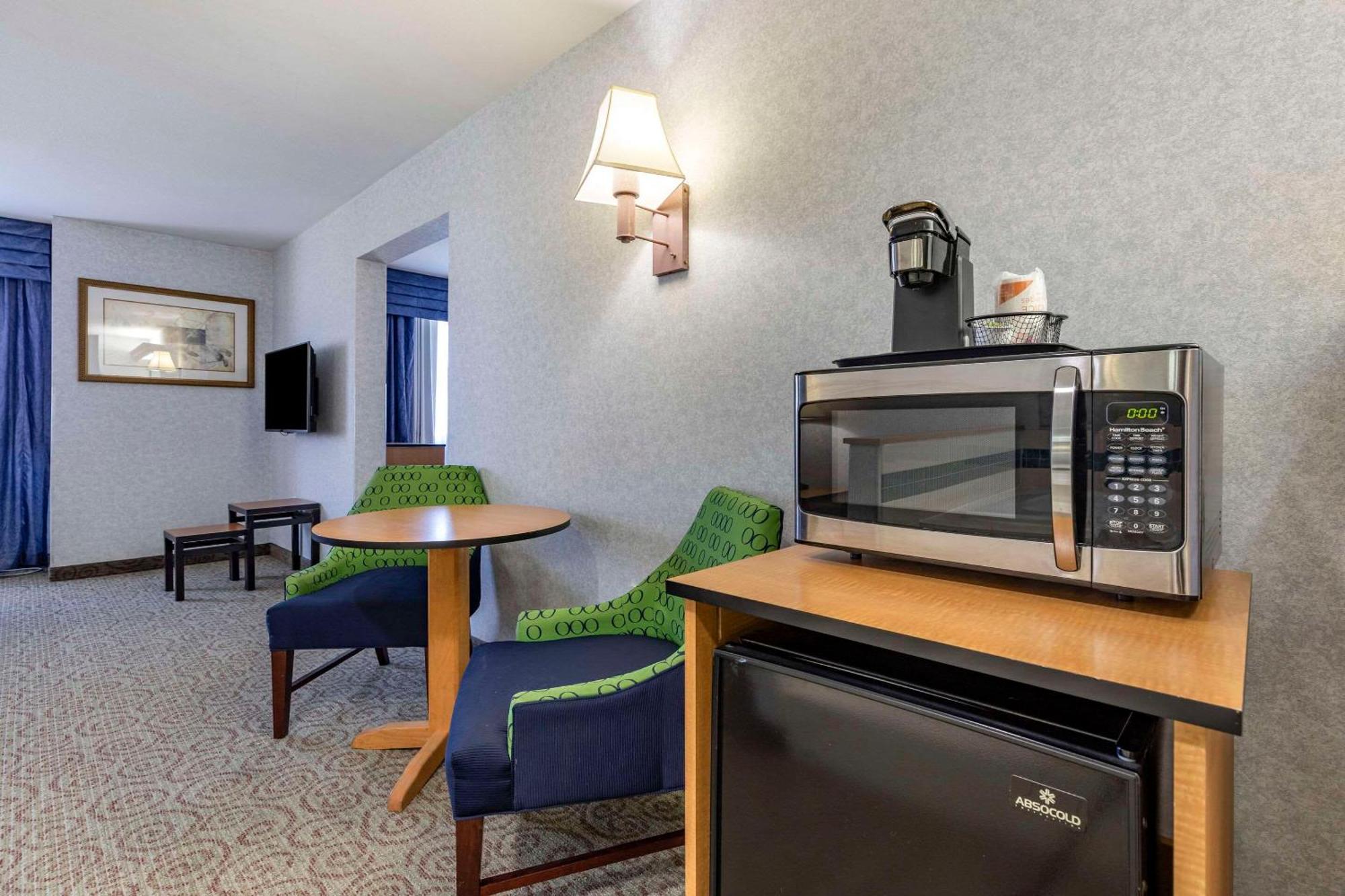 Quality Inn & Suites Denver Airport - Gateway Park Аврора Экстерьер фото
